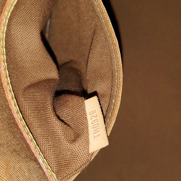 Louis Vuitton Handbag- - Picture 15 of 16